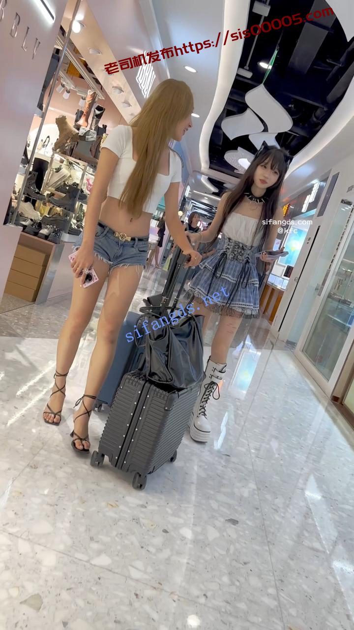 【KFC】女大开学不去学校逛街·一个骚·一个萌妹·粉色内前后CD 4