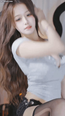 【漂漂 安安】性感女神 深V巨乳 抖奶 牛仔热裤 露内裤 4 【漂漂 安安】性感女神 深V巨乳 抖奶 牛仔热裤 露内裤 4