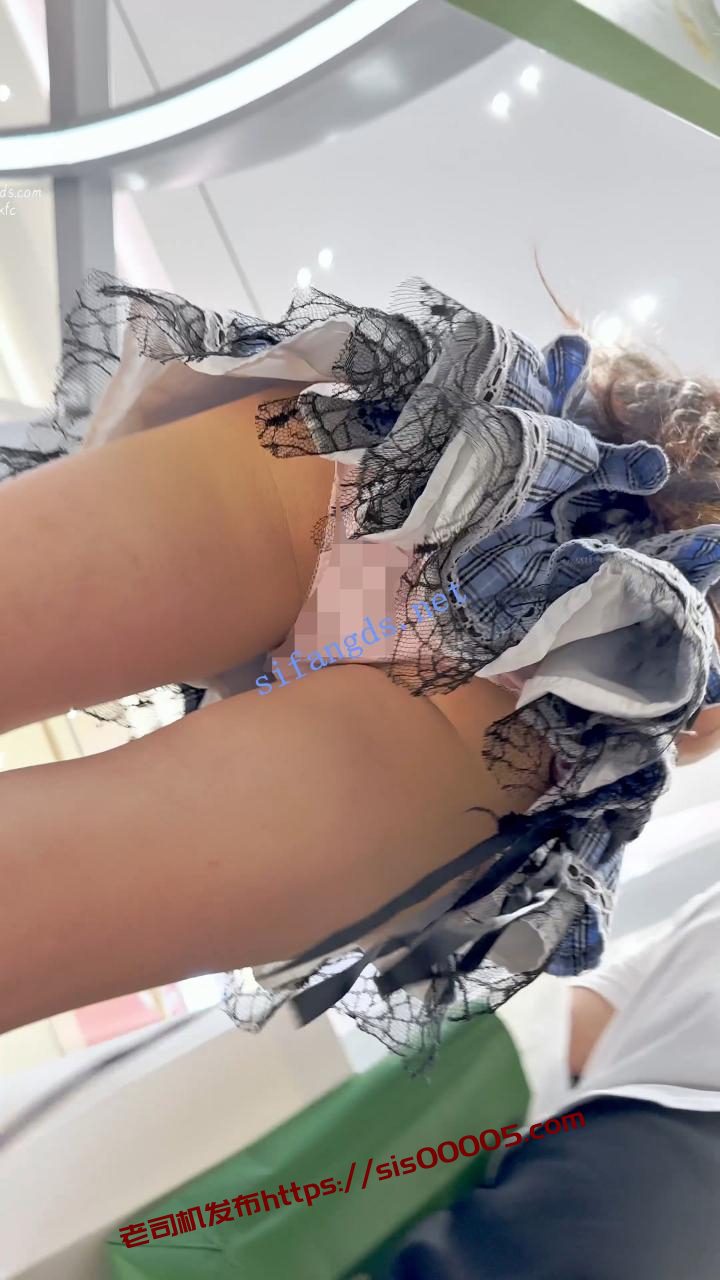 【KFC】女大开学不去学校逛街·一个骚·一个萌妹·粉色内前后CD 11