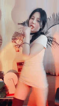 ♆【小少妇以下海】舞蹈御姐! 超骚~超漂亮~道具自慰~尿尿! 4