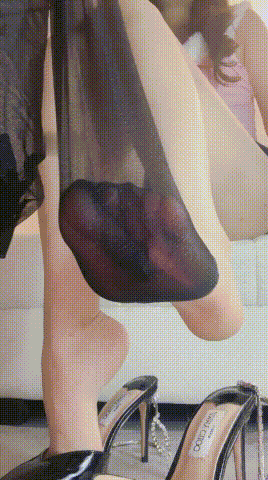 ❤️美脚女神【琪琪sama】丝足高跟语调榨精现场调奴 2