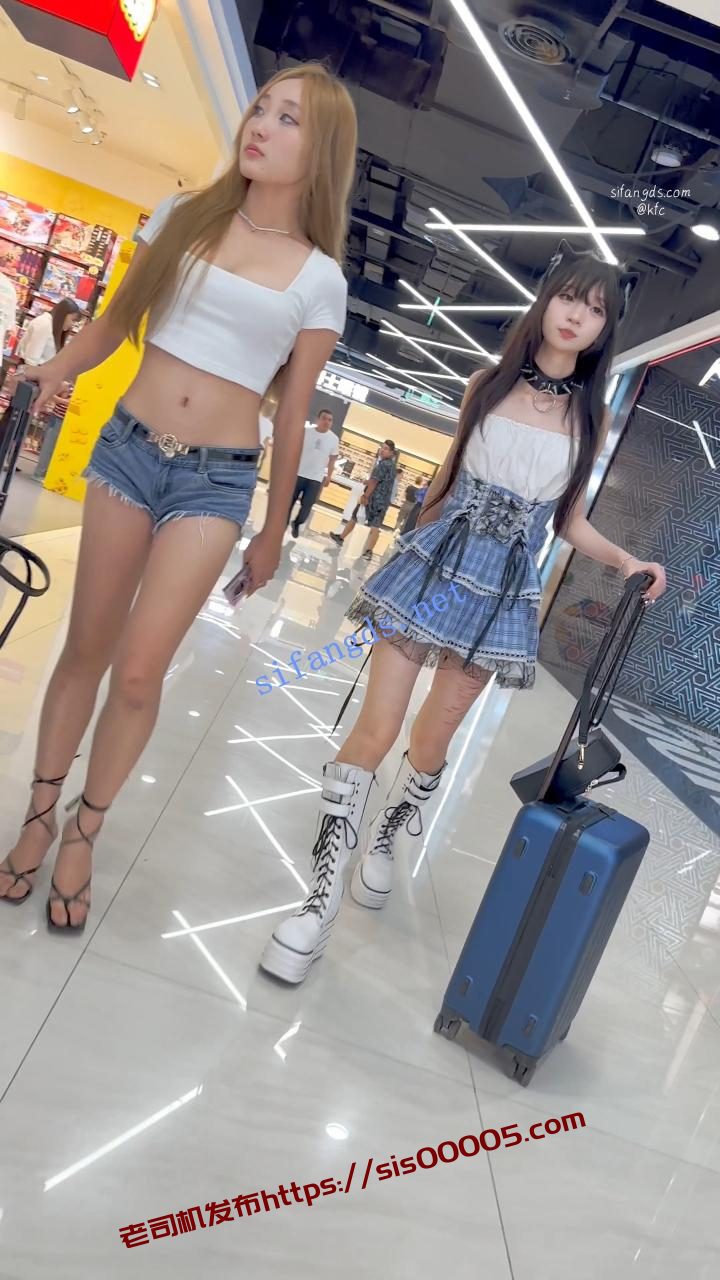 【KFC】女大开学不去学校逛街·一个骚·一个萌妹·粉色内前后CD 5