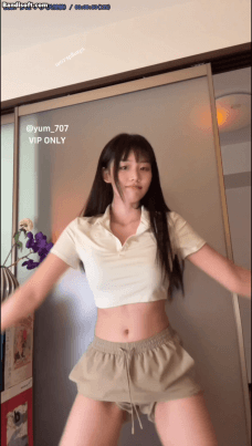 【推特 yum_707/玉米】最新VIP专享 超顶脱衣裸舞 三屏骚舞 1