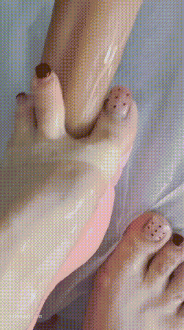 ❤️美脚女神【捷西】超色情的高跟鞋造型飞机杯润滑足交 4