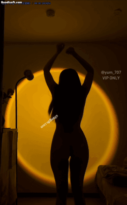 【推特 yum_707/玉米】最新VIP专享 三屏裸舞 嫩逼 影子裸舞 14