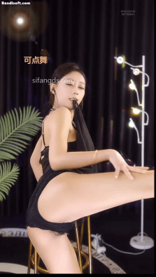 【乐嗨 茴香】超骚美女 牛仔热裤蕾丝底裤 抬腿露逼毛 很顶 11