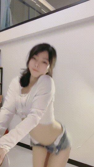 女神尺度突破！终于爽喷水了~【婉儿】道具狂插！高潮喷水~ 1