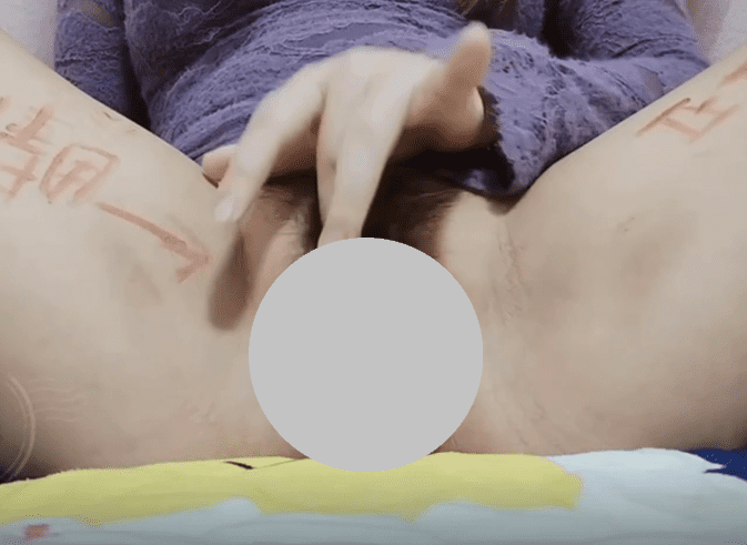 小悦悦 黑丝包臀裙，用假唧唧和玉手玩弄嫩穴自慰 21P1V587M 5