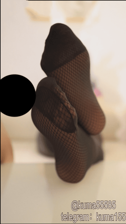 【新-足控】胖哒kuma-cos初音未来兔子洞，黑丝袜足交【1V】【137MB百度云】 2