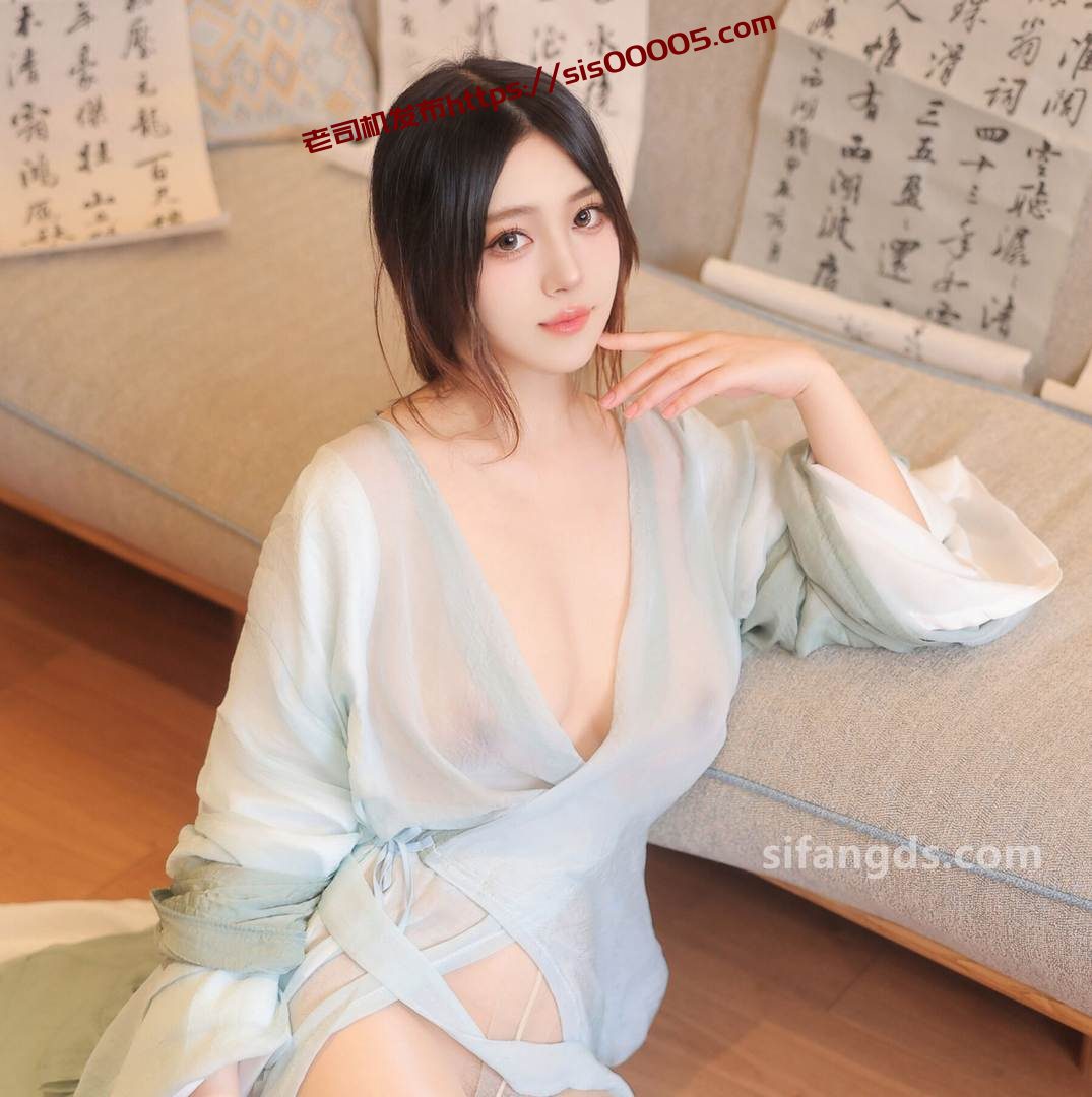 推特高颜值白富美 蛋蛋宝 高价福利【83P+4V/5.44GB】 1