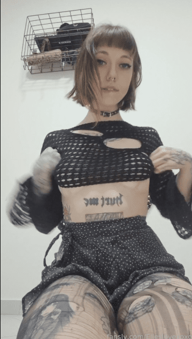 Elleslovexoxo 自慰 特写 拳交 肛交 黑丝 纹身 2025.03.03 1V498M 1