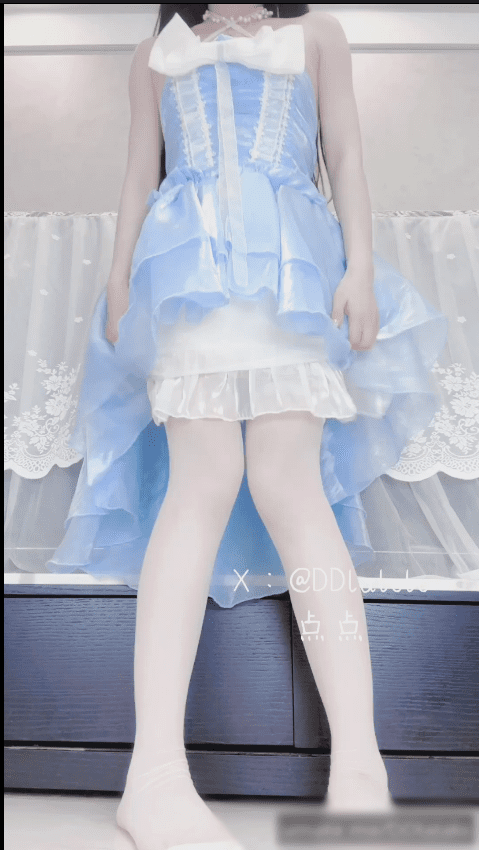 【新】点点-蓝色妖姬 过膝白丝袜 拉珠爆菊 自慰小穴 喷水【1V】【237MB百度云】 1