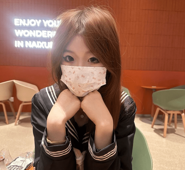 推特2.6万粉丝福利姬【忧郁是我的主旋律】核弹巨乳S级身材在线发骚 3