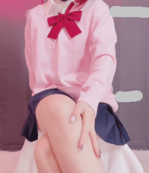 白色短袜 百褶裙 粉色制服 白虎一线天 按摩棒震动嫩逼自慰 1V168M 1