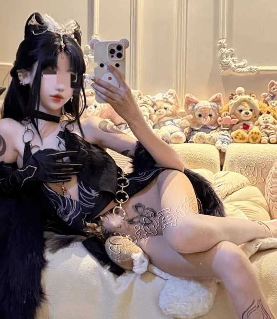 抖音 神再佑我璐酱 1314门槛福利，抖音12万粉丝绝顶反差cos小萝莉 1