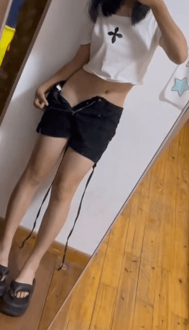 是嚯嚯呀 – 新作6分钟 酥胸萝莉 Cos居家自慰 [98P1V-556MB] 1