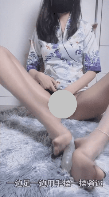 小伊伊 涩情空姐隔着丝袜抽插嫩穴 用蜜穴服务好客人的肉棒 1V208M 1