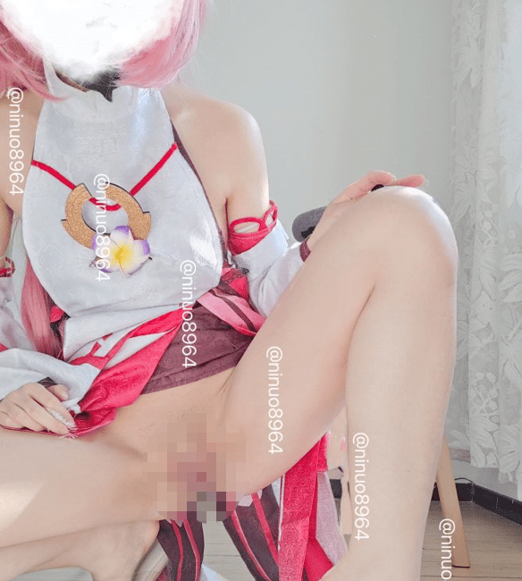 妮诺 – 白虎萝莉 在校露出 贫乳福利姬 4