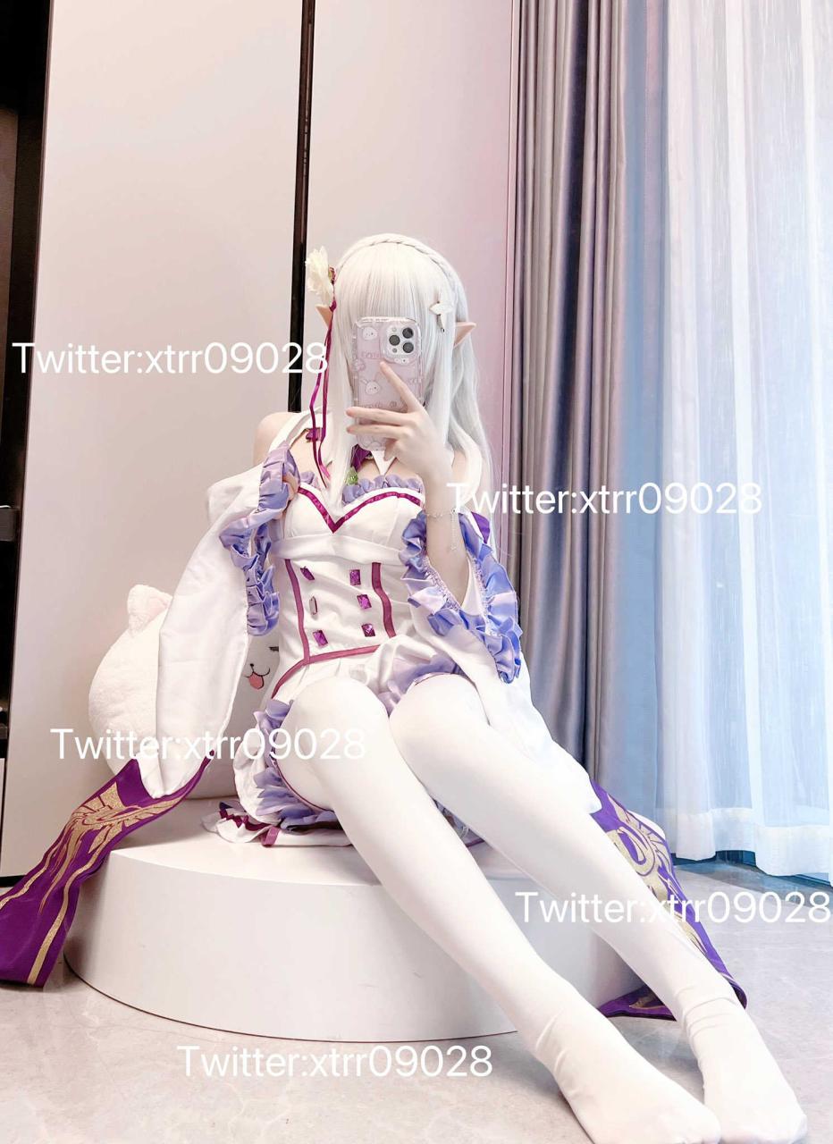 【新】小兔柔柔-[499门槛] 12分钟 顶级Cos白虎萝莉 黑丝JK制服【147P+10V】【1.11G把丢云】 1