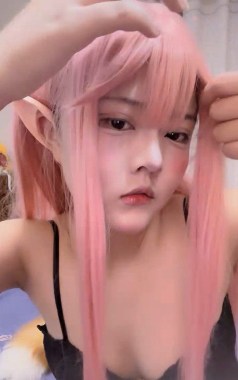 【直播】二次元coser温卿粉发直播 各种道具自慰高潮【2V，505M】 5