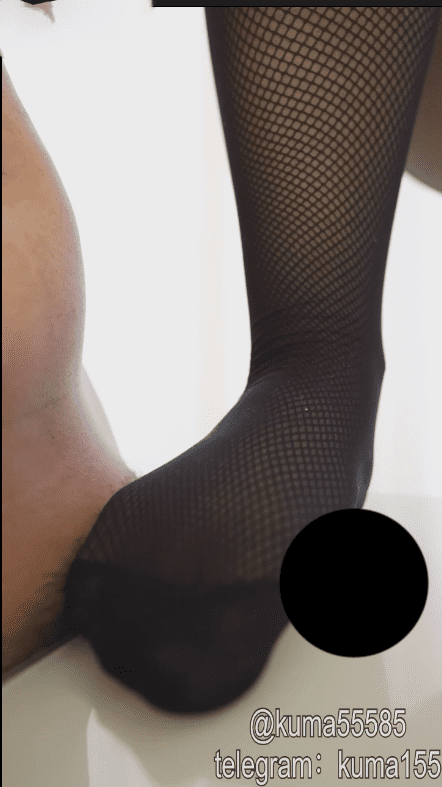 【新-足控】胖哒kuma-cos初音未来兔子洞，黑丝袜足交【1V】【137MB百度云】 4