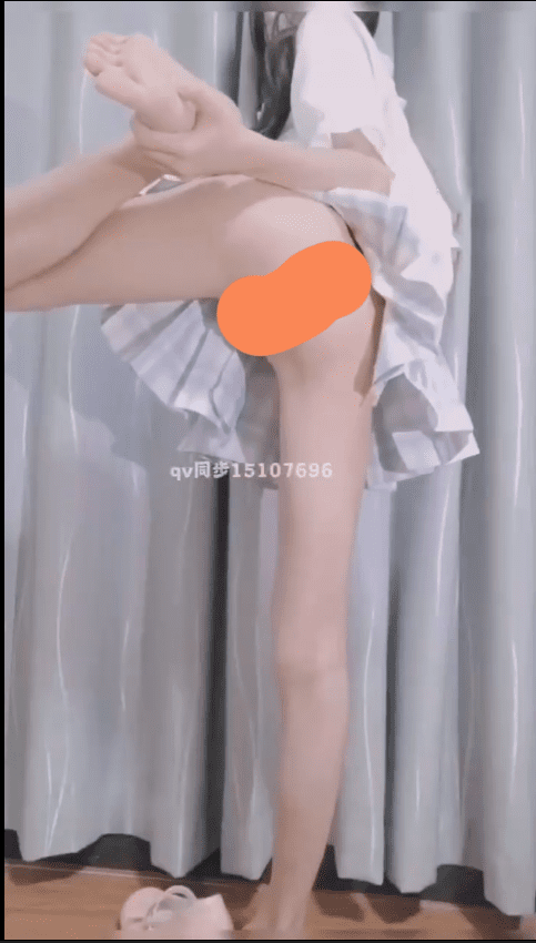 【新】少萝秀秀-新2更 [288门槛] 15分钟 Cos [中华旗袍肛塞+死库水口+JK裸舞]【3V】【837MB百度云】 1