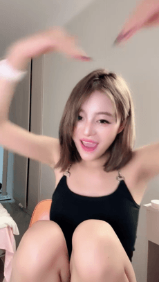 【崽崽】顶级校花~颜值巅峰~模特身材对屏特写道具自慰大秀 1