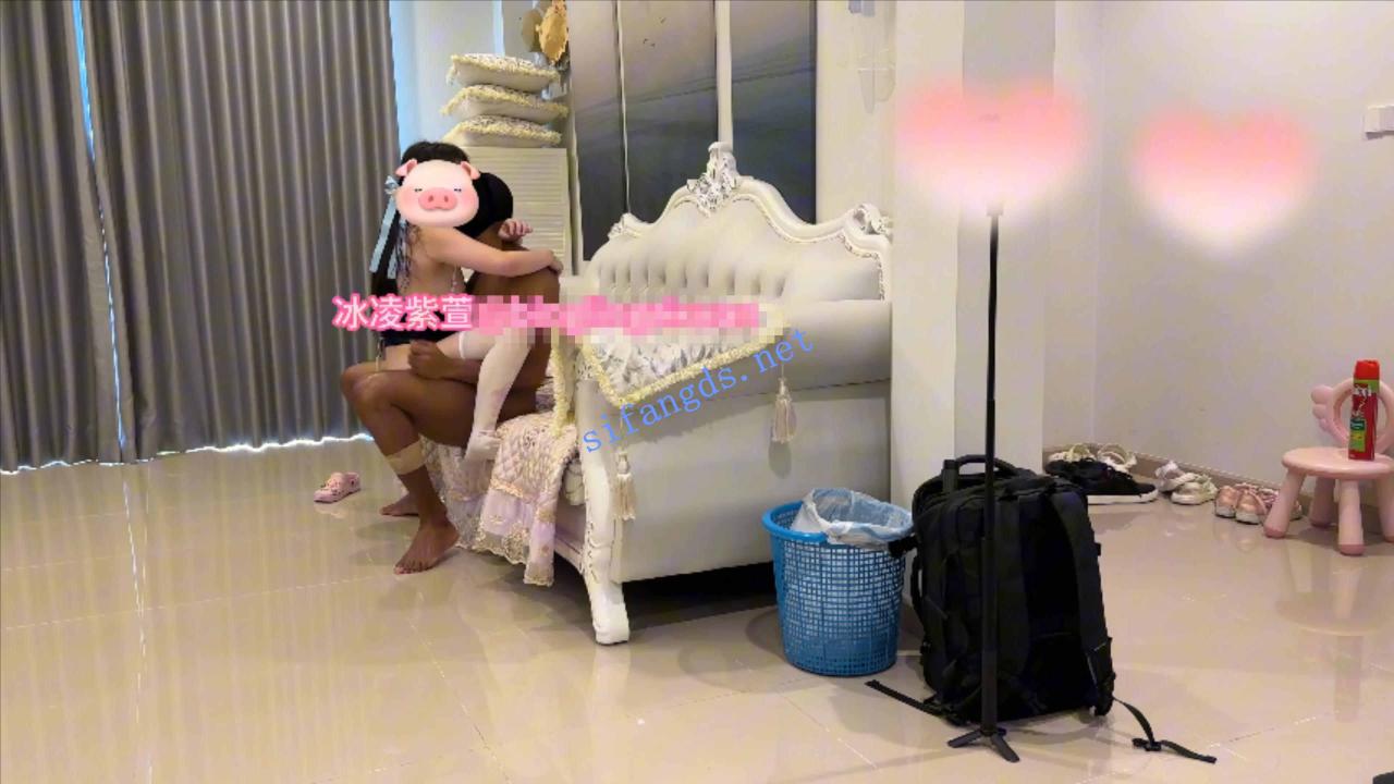 极品绿帽媚黑萝莉淫妻【冰凌紫萱】最新大老黑第三视角 2