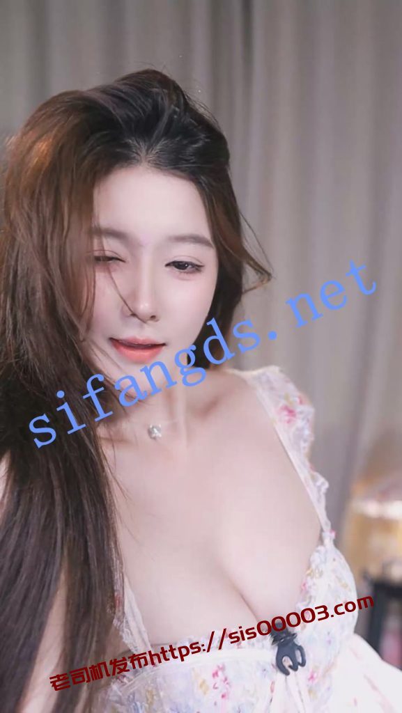 ⭐【漂漂直播】S25 深沟大奶 整活擦边大尺度诱惑骚舞【52V】【3.48G】 23