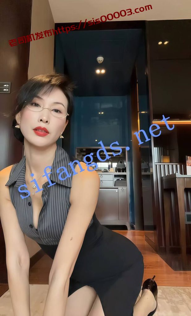 抖音 魔都女人俗称魔女 超有气质的顶级美女 唯一露B视频【5V】【78.8M】 4