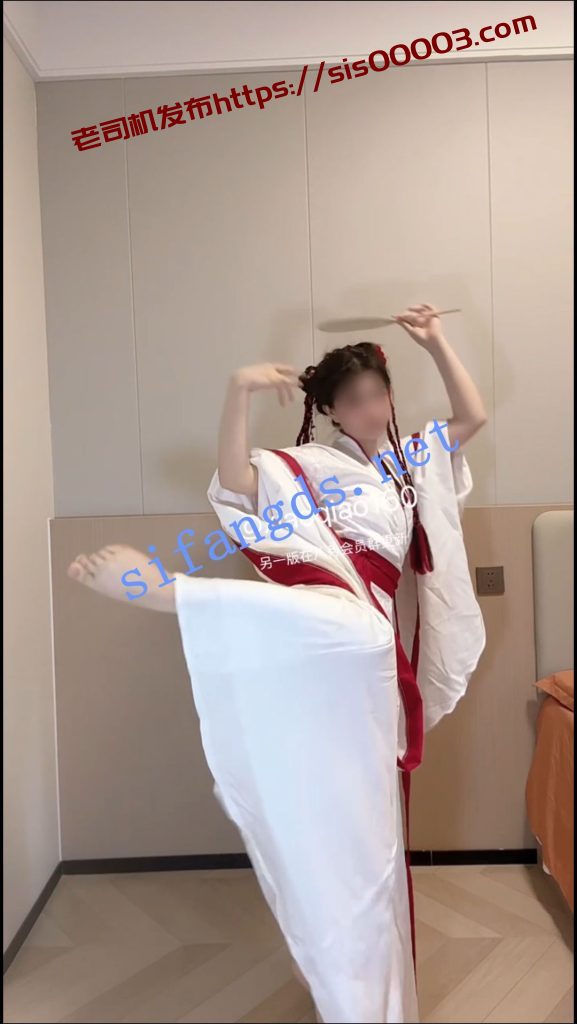 推特专业裸舞福利姬 以安（小乔）8月末VIP裸舞 超动感爽赞【24V】【1.33G】 5