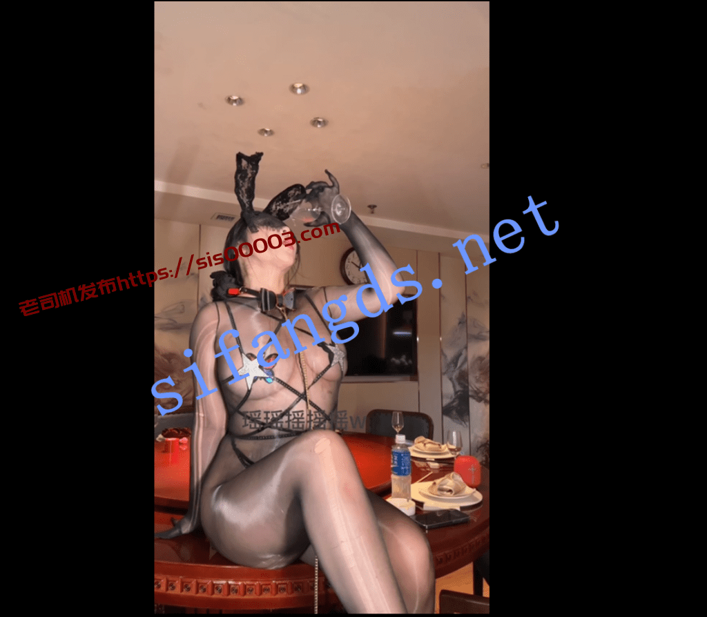 【微博巨乳】小王同学 秘语空间付费大尺度诱惑福利6【1V】【346M】 7