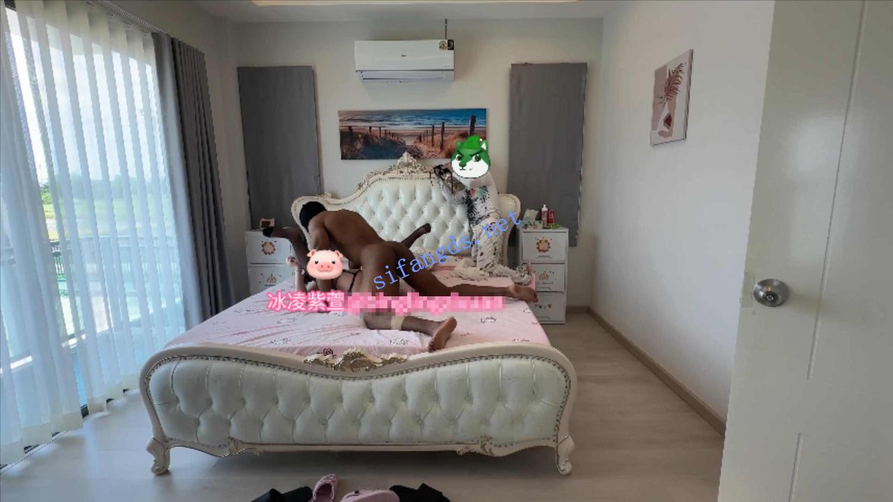 极品绿帽媚黑萝莉淫妻【冰凌紫萱】最新大老黑第三视角 13