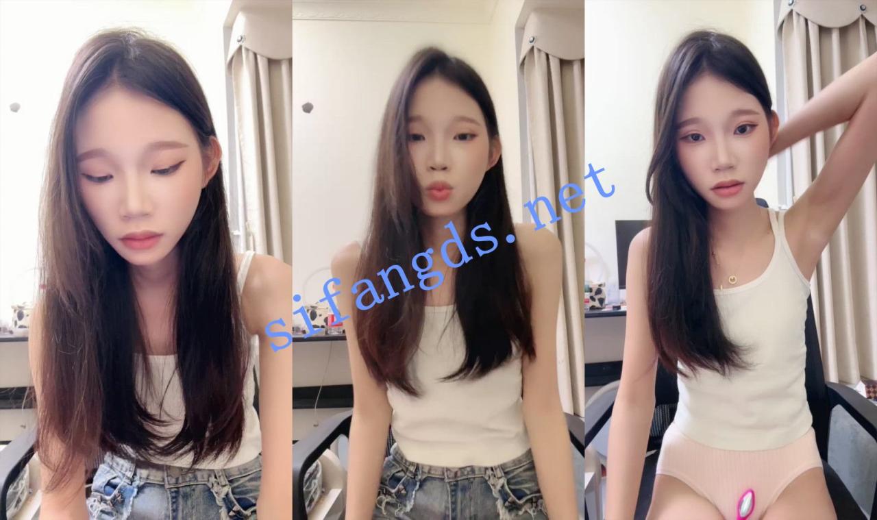 ⚡【粉嫩少萝】高颜值苗条清纯眼镜妹下海！腿长粉逼少毛~ 13