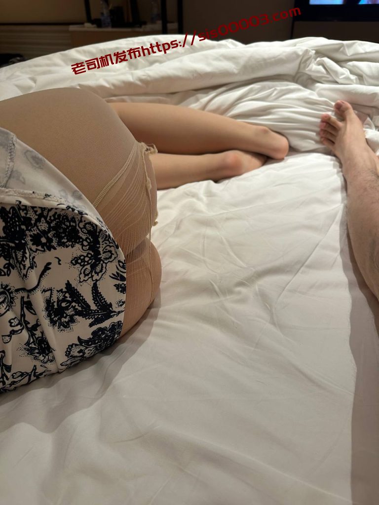 推特 缘为冰 自入门槛，170舞蹈生美腿丝袜冷白皮女神，叫声淫荡【87V】【2.55G】 27