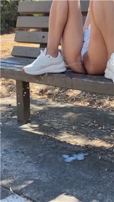 推特呲尿大比拼 各种妹妹放尿给你看 比比谁的穴嫩尿的远 25