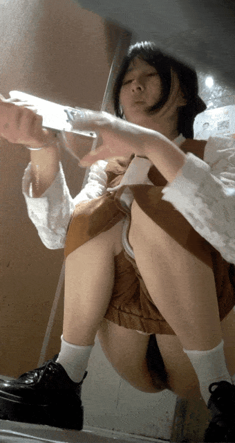 魔手外购精品厕拍[女神系]全都是美女女神级别的厕拍[507V/85.7G] 9