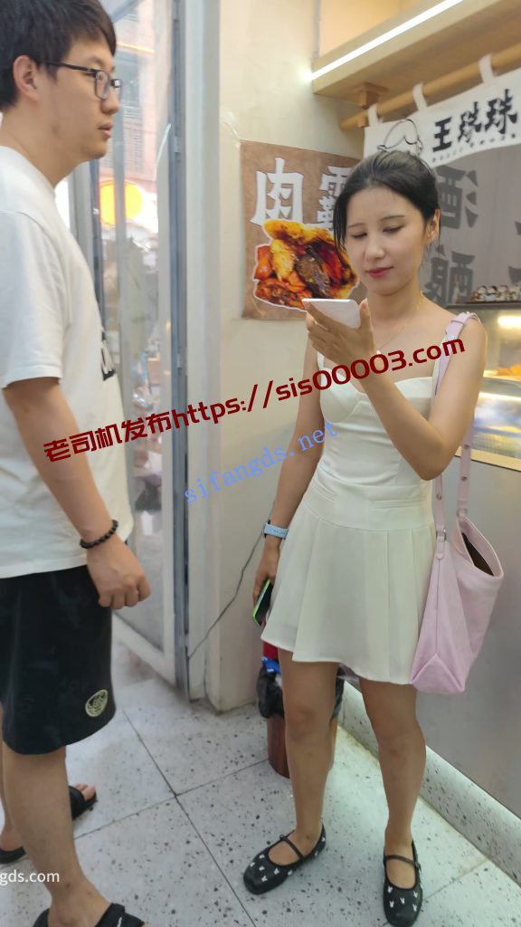 【CSCD】白色连衣裙小姐姐和男朋友逛街，白色内内【1V】【504M】 5