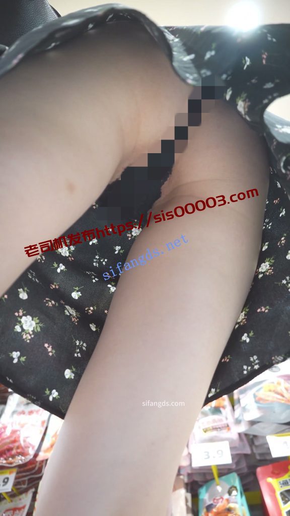 (BC-AA-591)花裙外国小姐姐..弯腰被CD蕾丝丁字裤屁股很白【1V】【224M】 3