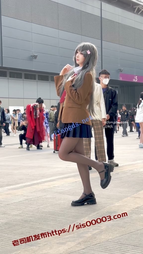 【KFC】超可爱萝莉麻衣学姐·黑丝白透内·男友拍脸我拍裙底【1V】【0.98G】 8