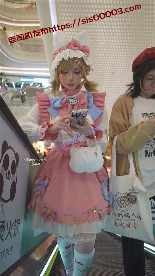 【xxn-315】第五人格cos萌妹拍抖音..蕾丝边黄内+桌下视角【1V】【1.31G】 4