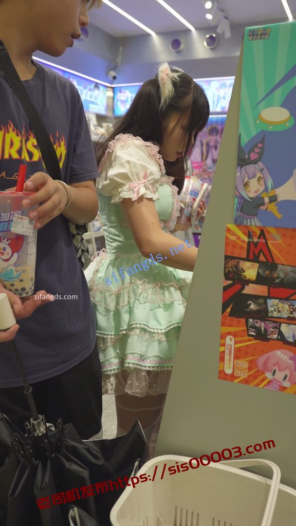 (BC-AA-590)双马尾蕾丝裙小学妹..弯腰CD蕾丝边内裤看镜头了【1V】【458M】 5