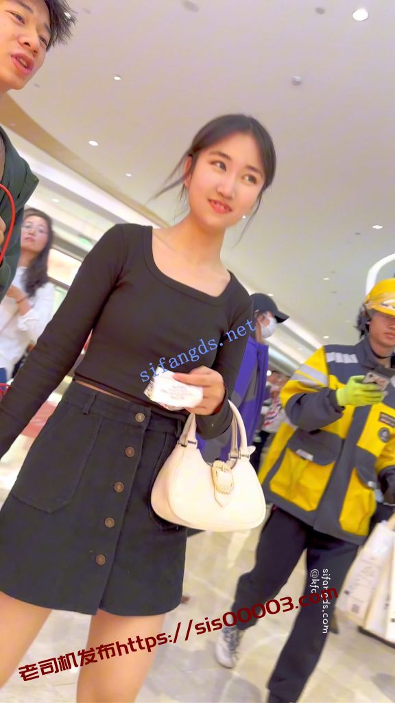 【KFC】短裙学生妹酷似许家印·0D肉丝白内·翘起屁股拍超清CD【1V】【309M】 4