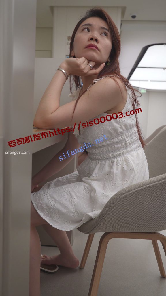 付模版(BC-AA-582)手机店抄底白裙光脚少妇..性感肉臀无痕内露黑色【1V】【663M】 7