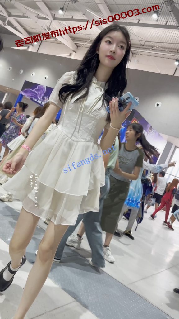 【KFC】白色长裙学生妹独自逛街·白色内内前后CD【1V】【738M】 9