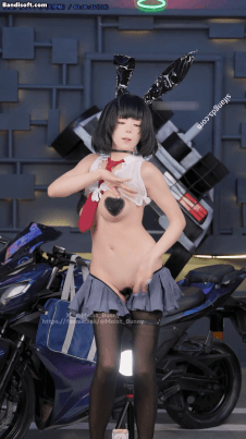 【B站 Yiko湿润兔 咬一口兔娘】10月作品 赛博逆JK 双视角骚舞【87P3V】【1.07G】 3