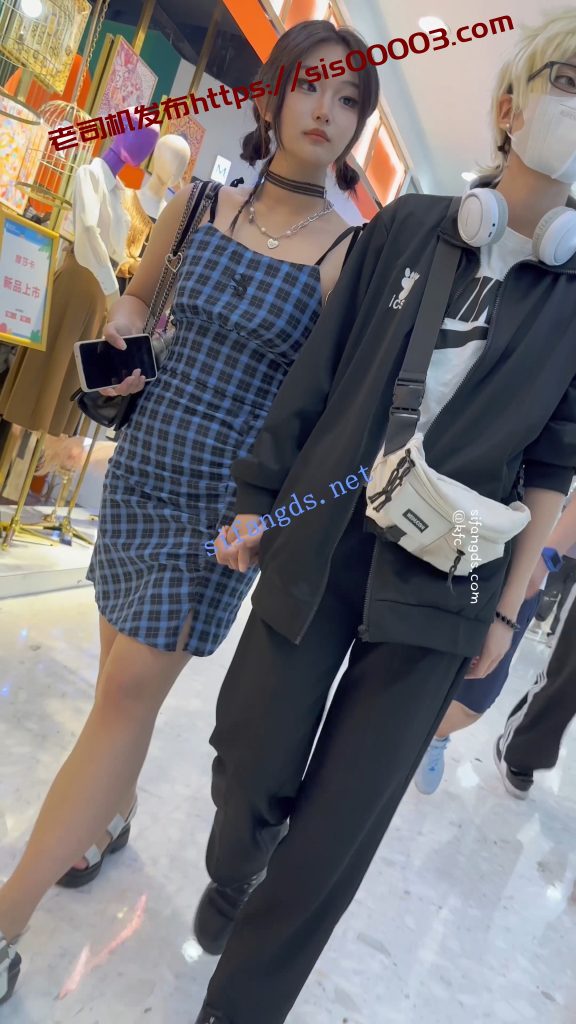 【KFC】精神小妹和黄毛男友逛街·露背吊带裙白色内内前后CD【1V】【369M】 1