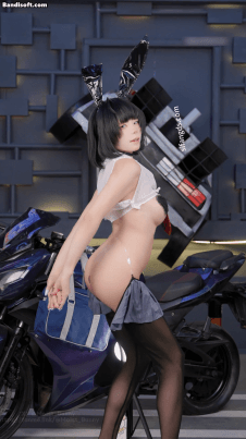 【B站 Yiko湿润兔 咬一口兔娘】10月作品 赛博逆JK 双视角骚舞【87P3V】【1.07G】 13