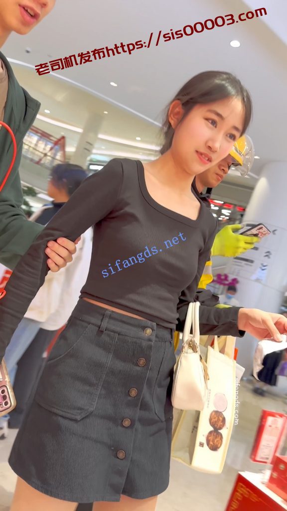 【KFC】短裙学生妹酷似许家印·0D肉丝白内·翘起屁股拍超清CD【1V】【309M】 5