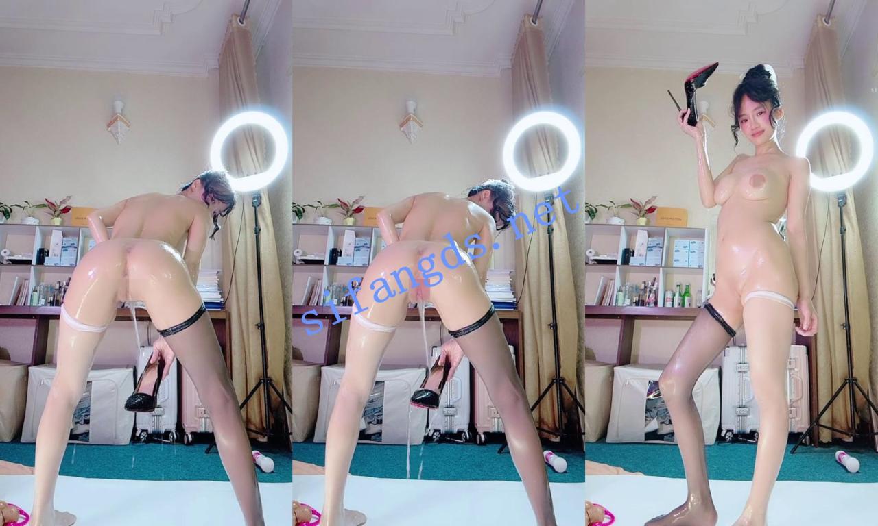 ✨绝世尤物~【寡妇】漫画身材双插潮吹~高跟鞋接尿~爱死了~ 4